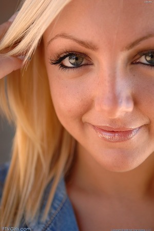 Lacey Opens Her Denim Shirt In The Sun - Photo 09