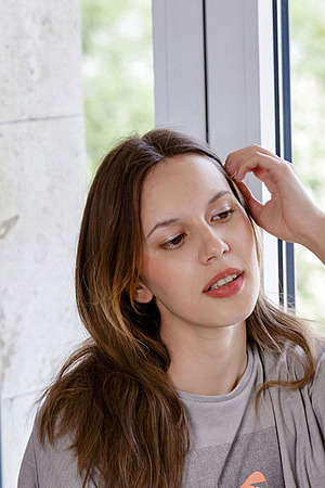 Gorgeous Brunette Giselle - 00