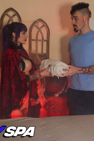 Valerica Steele Purple-Haired Goth Fucks At A Spa With A Wand - Photo 04
