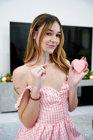 Della Cate Pink Dress To Easter Bedroom Hardcore For Nubile Films - Photo 18