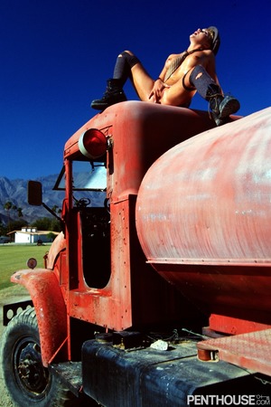 Kelle Marie Peels Off A Mechanic Suit By A Rusty Truck - Photo 13