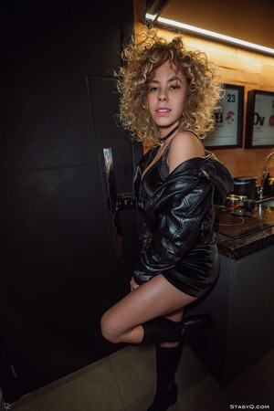 Ariya Strips A Leather Jacket Off In A Dark Room - Photo 15