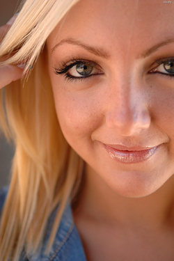 Lacey Opens Her Denim Shirt In The Sun